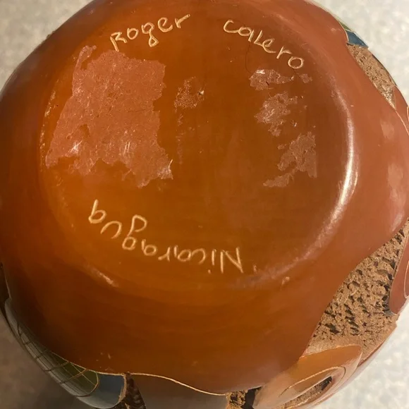 Roger Calero Pottery from Nicaragua. - Picture 3 of 5